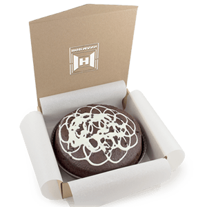 Pyragas dėžutėje su logotipu | „Eko midi“ | saldireklama.lt