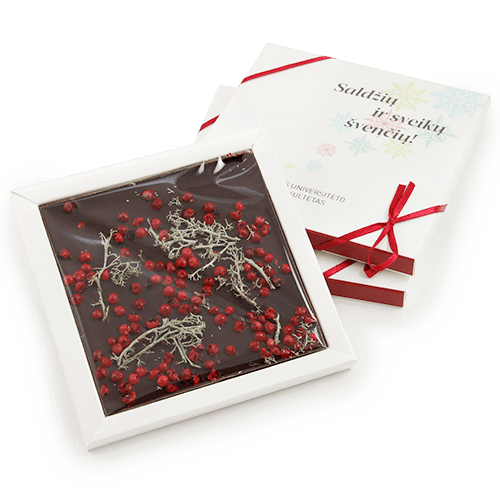 Chocolate souvenir with personalized festive packaging. The decoration 
of Christmas sweet collection is the black chocolate, decorated with pink pepper and northern moss twigs. This is an innovative and original Christmas business gift with a special story. Logo on the ribbon, sleeve or postcard.

Ideal for a Christmas gift to be sent by post.